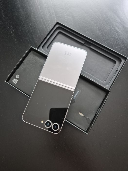 Vand Samsung Flip Z6 , 256 GB / 12 RAM