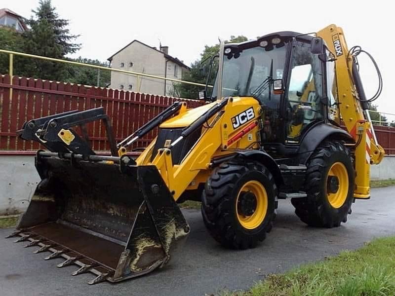 Inchiriez buldoexcavator jcb