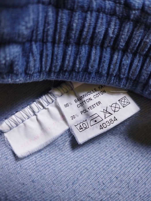 Pantaloni cu buzunare, din catifea.Culoare bleu. Marimea M,purtat odat