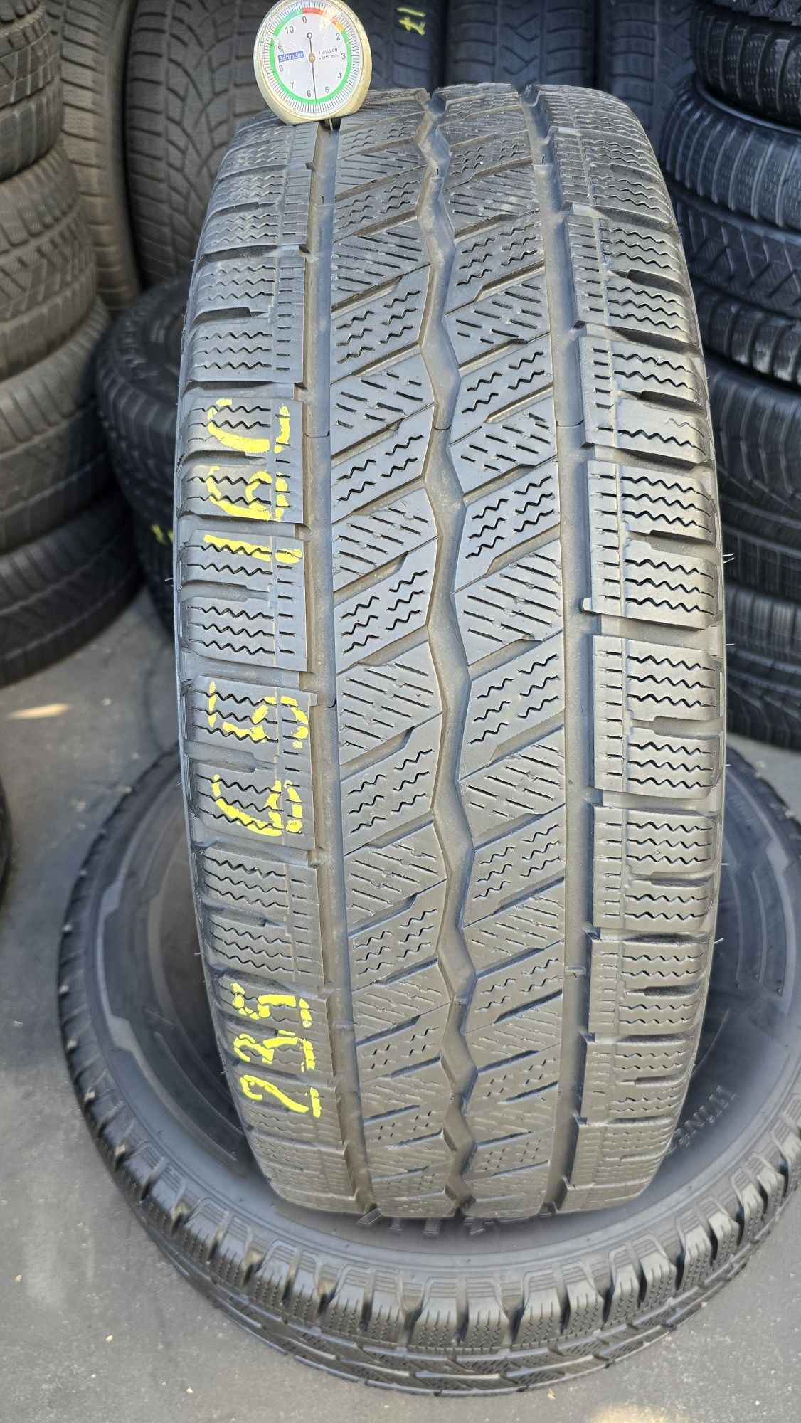 2 anvelope iarnă Hankook 235/65/16 C - dot 2022