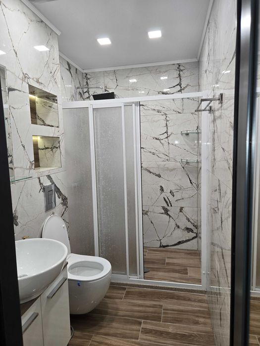 Луксозен нов апартамент с паркомясто до ВСУ, на 5 мин. от плаж Кабакум