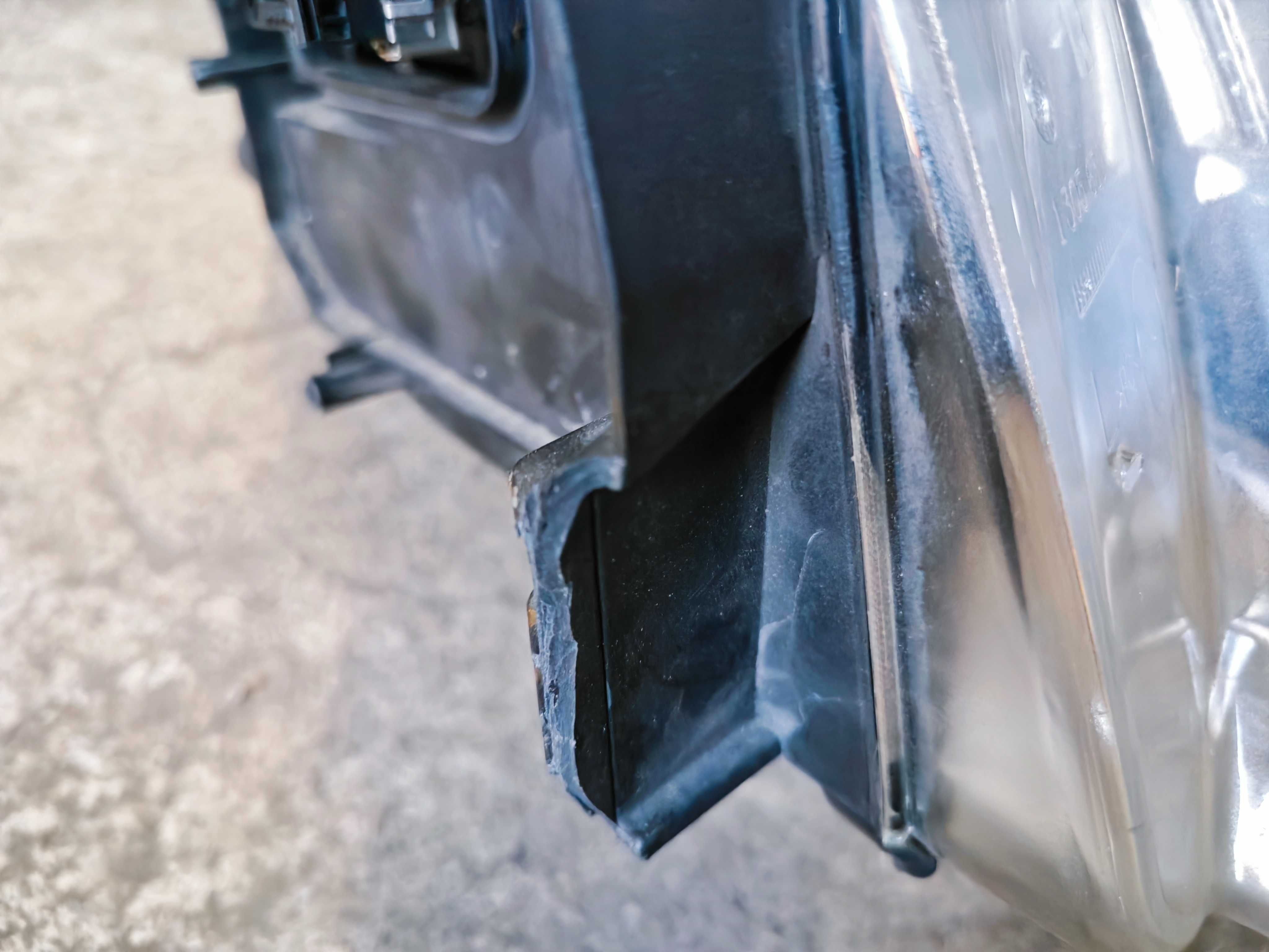 Ксенонови фарове VW Passat CC преди фейс ляв десен фар с дефекти Пасат