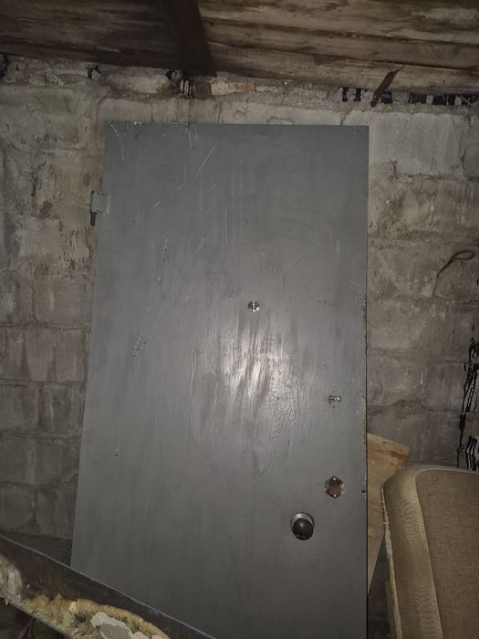 Продам металическую дверь Б/у