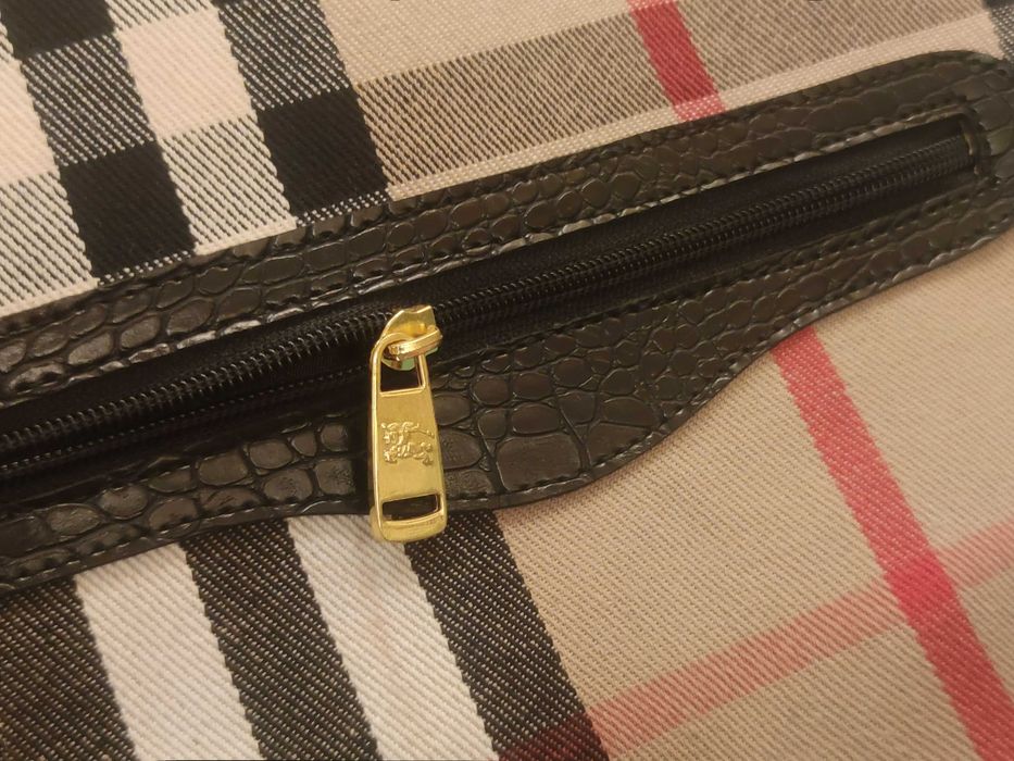 Geanta/Poseta Burberry - Model deosebit