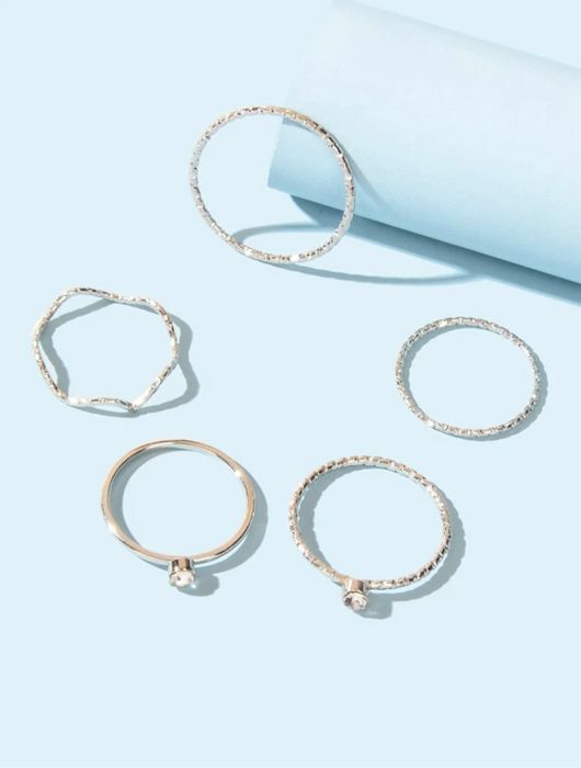 Set argintiu din 5 modele bijuterii făcute in totalitate din inox