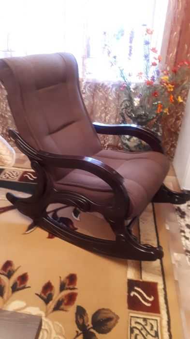 Продам кресло качалку