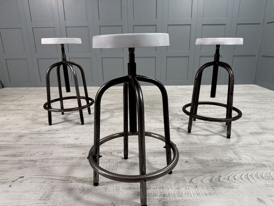 Индустриални бар столове на винт У010