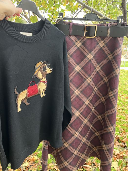 Карирана пола и пуловер