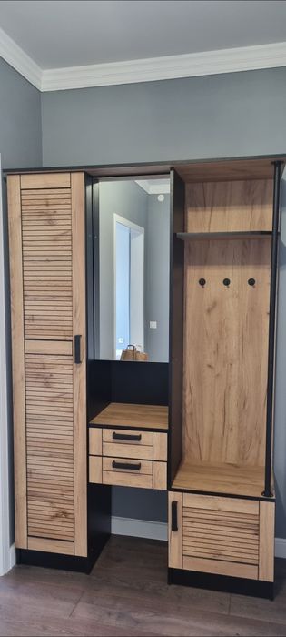 Продам прихожую новую