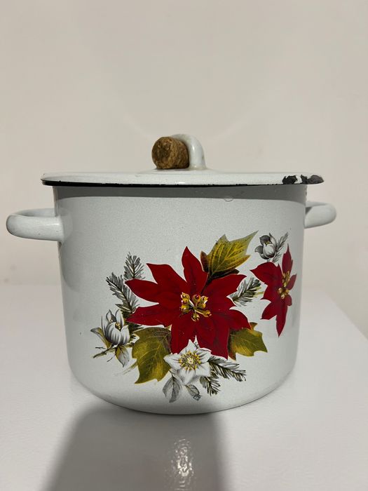 Советская эмалированная кастрюля