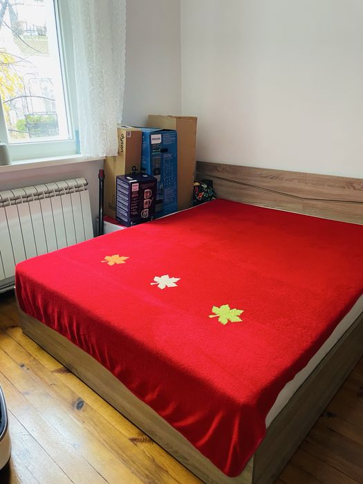 Два броя цветни одеяла