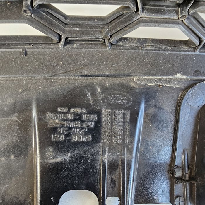 Централна решетка за Land Rover Discoveri Sport (2017-2019)