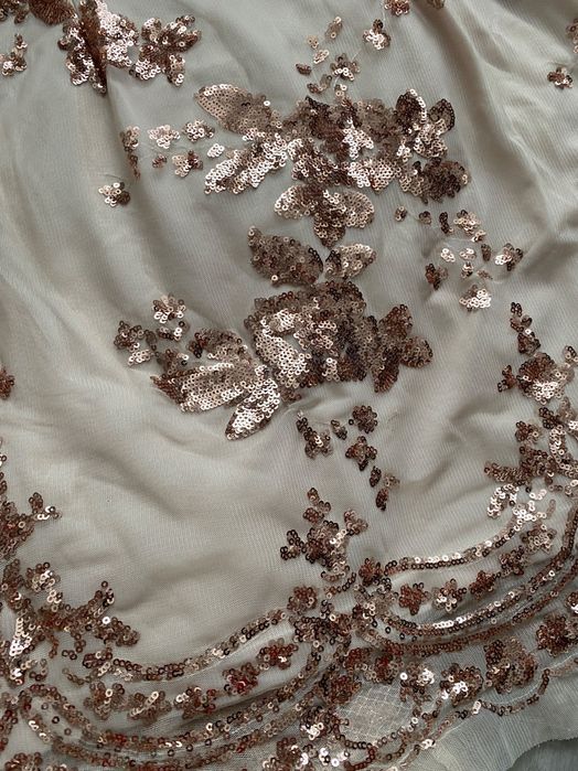 Елегантната бежова миди рокля с пайети Missguided