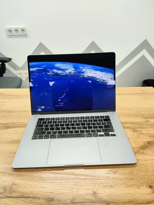 MacBook Air 15-inch M3  8/512 Silver