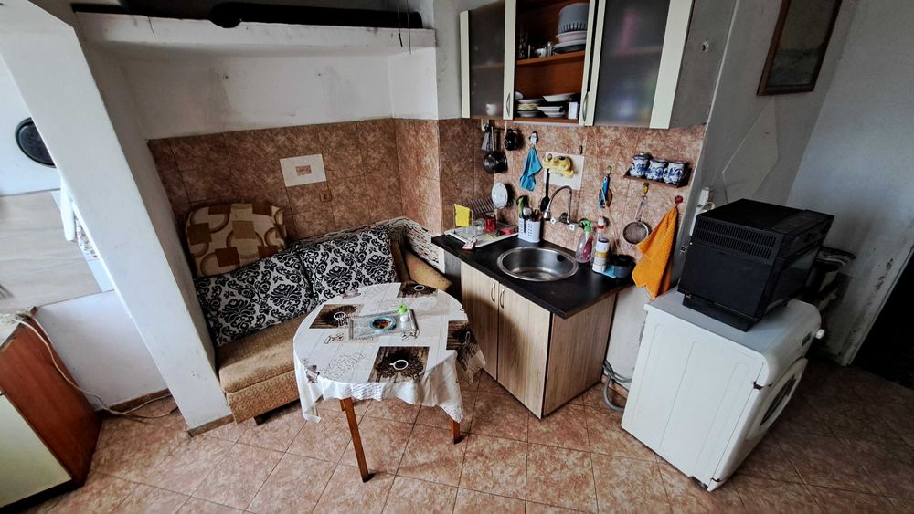 Дава се под наем Двустаен апартамент в Бургас, Меден рудник - зона А - 60 кв.м за 153 € - Снимка #1