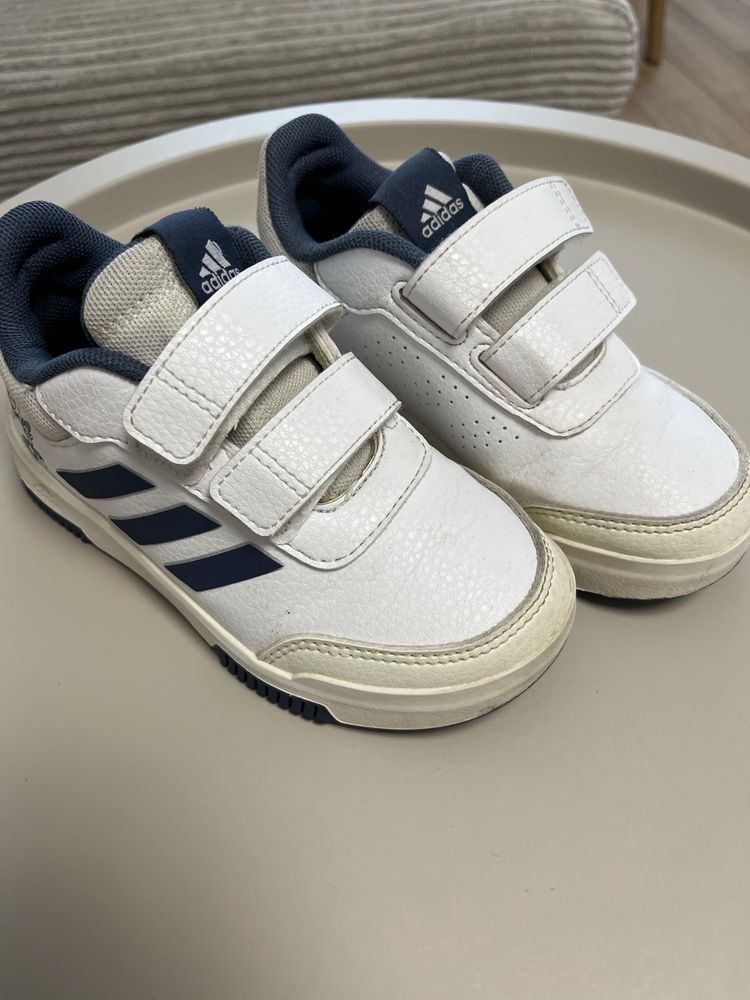 Маратонки Adidas номер 28