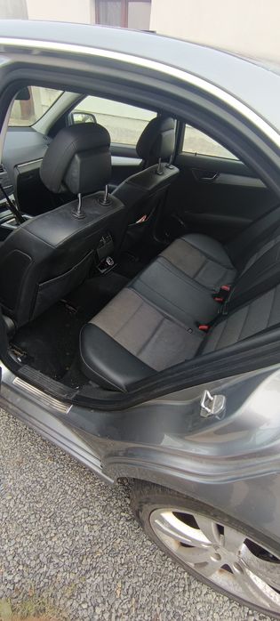 Vând Mercedes Benz c class 200