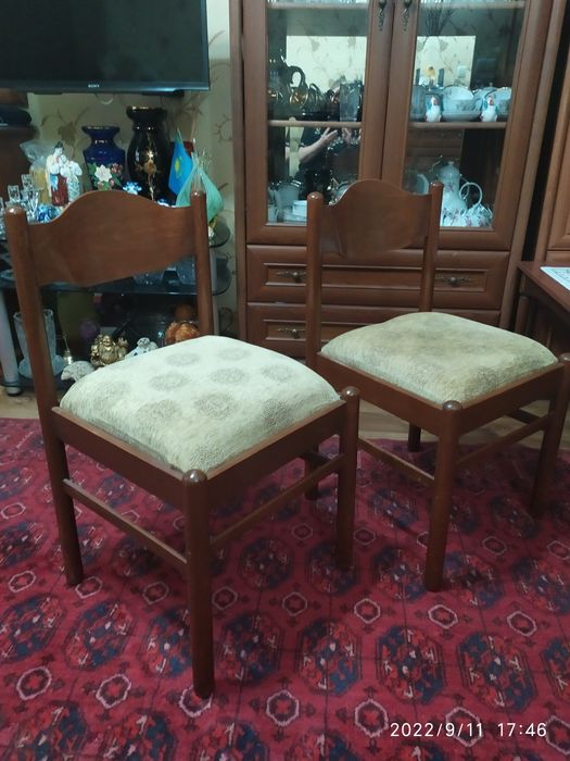 Стулья деревянные. Массив бука. Винтаж. Фабрика "Хемус" Болгария.