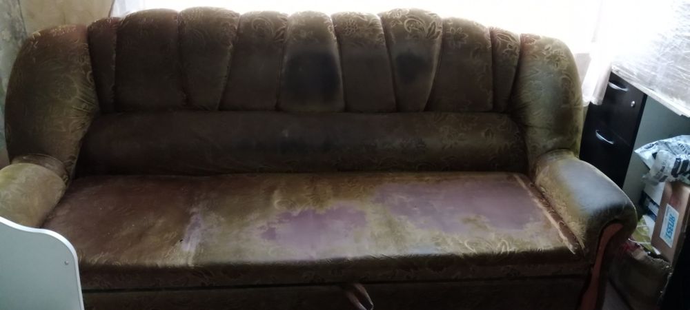 Отдам срочно диван