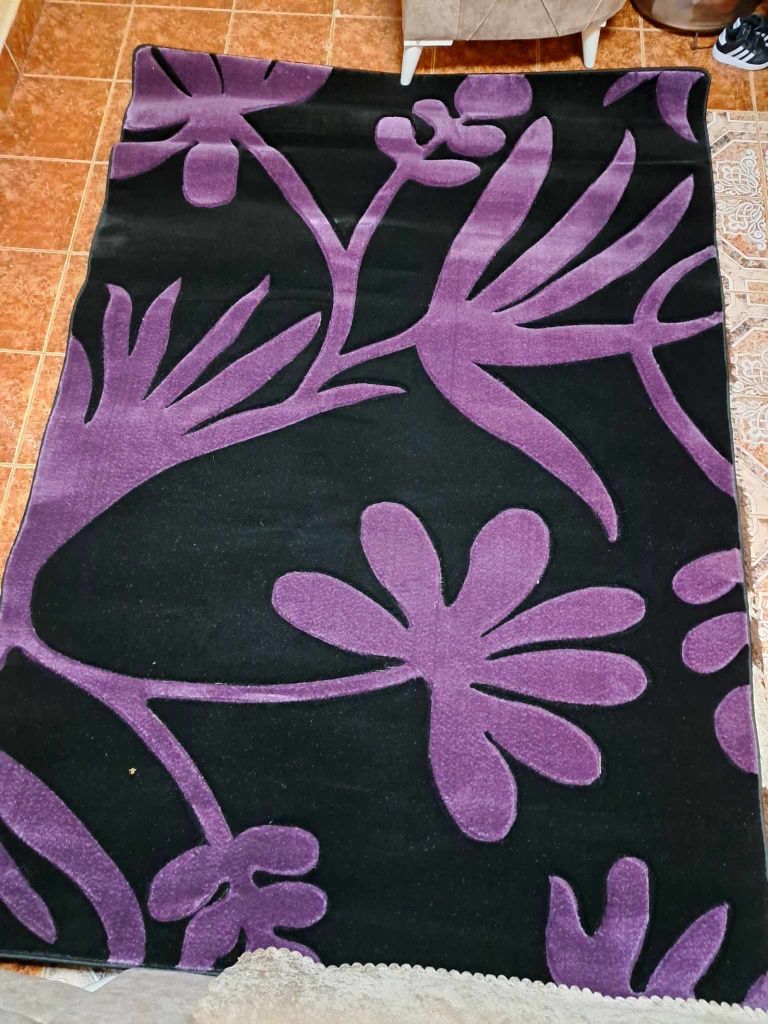 Чисто нов килим кадифе