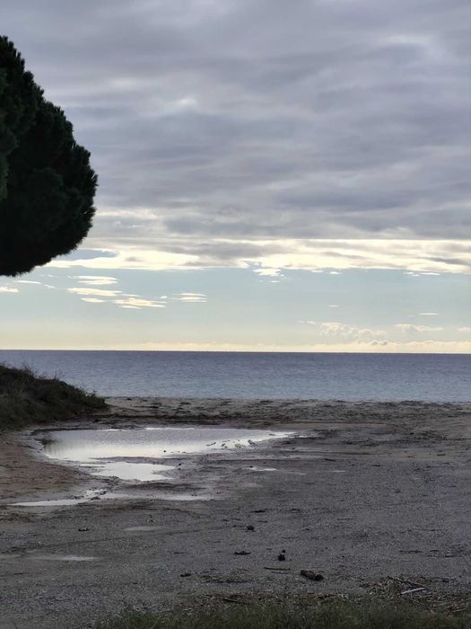 Продава се рядка находка на първа линия в района на Солун