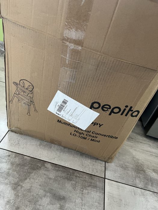 Scaun de bebe complet nou