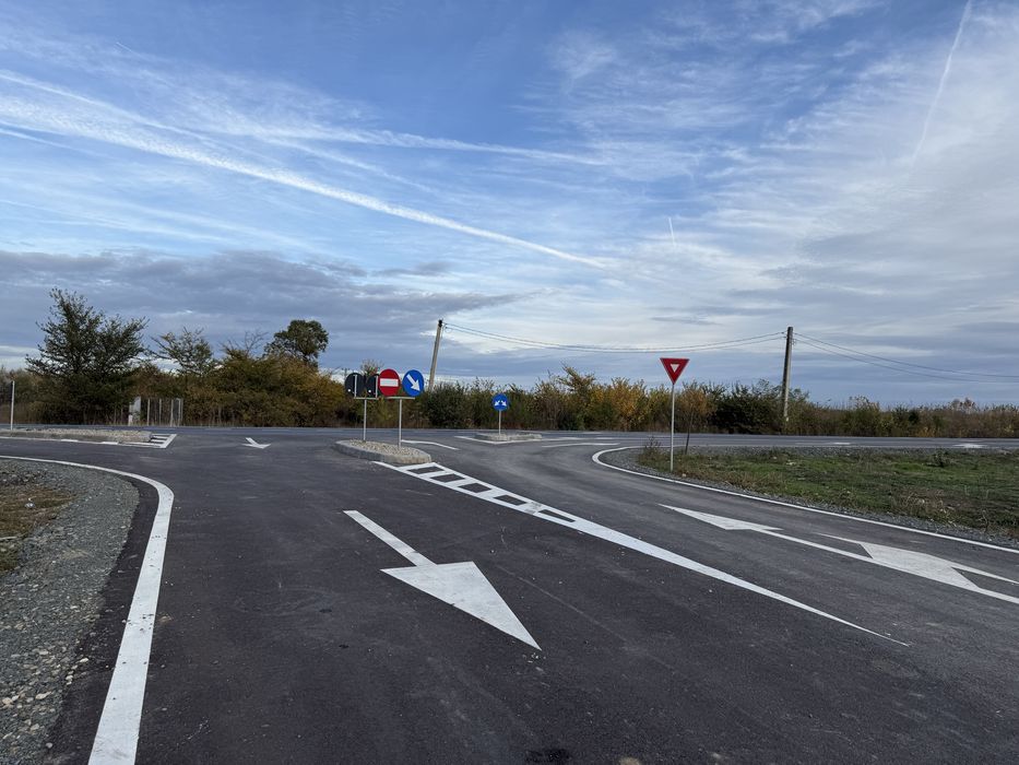 Acad. Titi Aur, 544 mp. langă E Forest, intravilan, particular