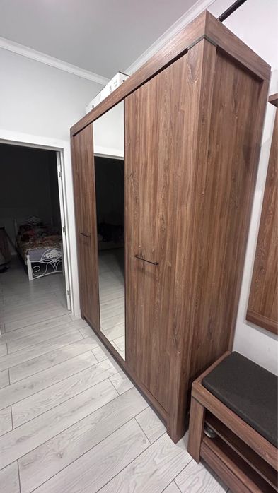 Продаётся комплект мебели для прихожей