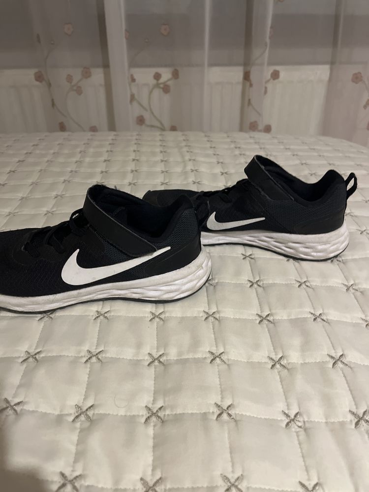 Детски nike обувки 35 номер