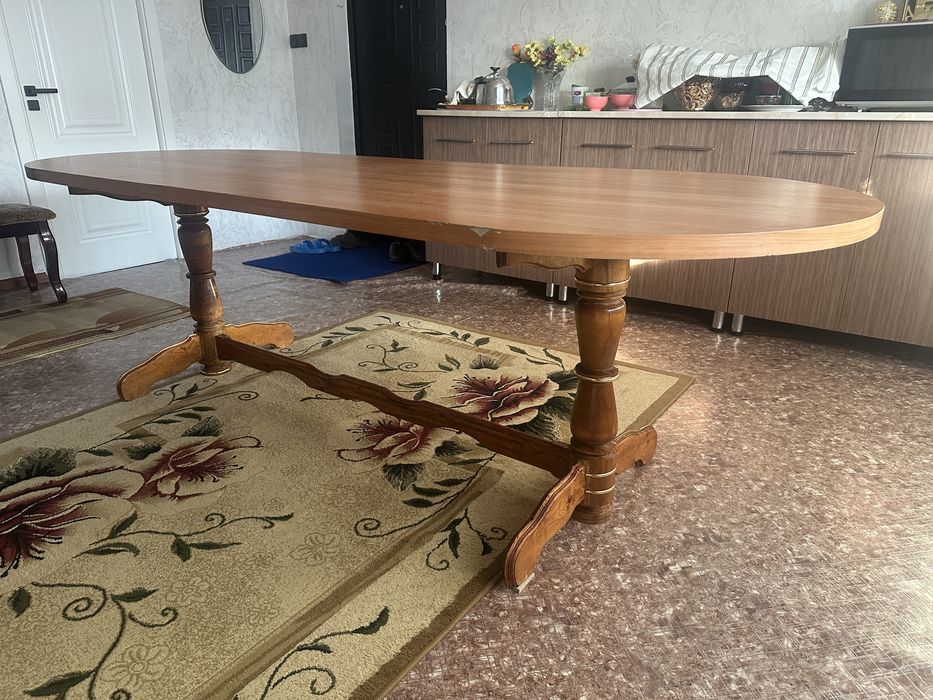 Стол для гостиной