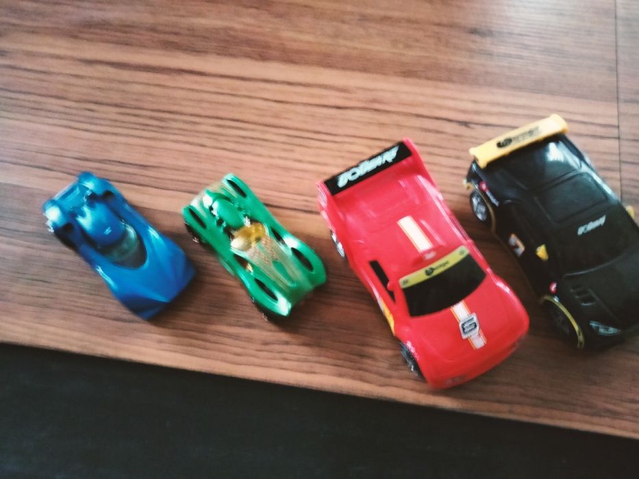 Писта Burago Go Gear с две колички Бураго и 2 колички подарък