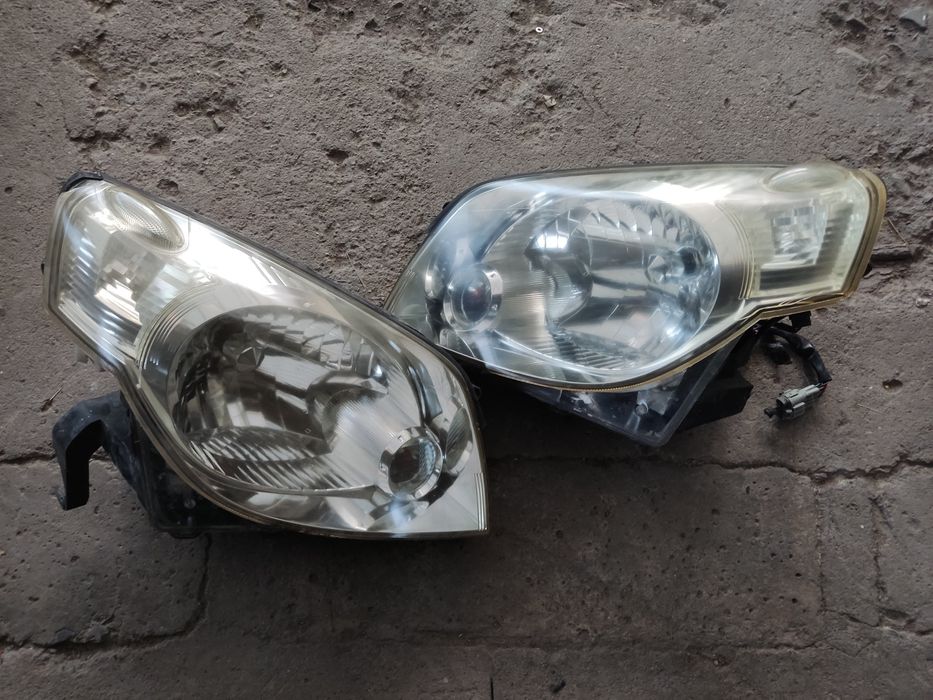 Фары Nissan lafesta