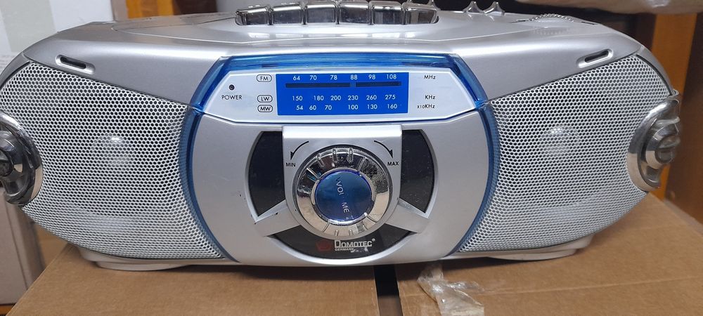 Radio casetofon marca Domotec