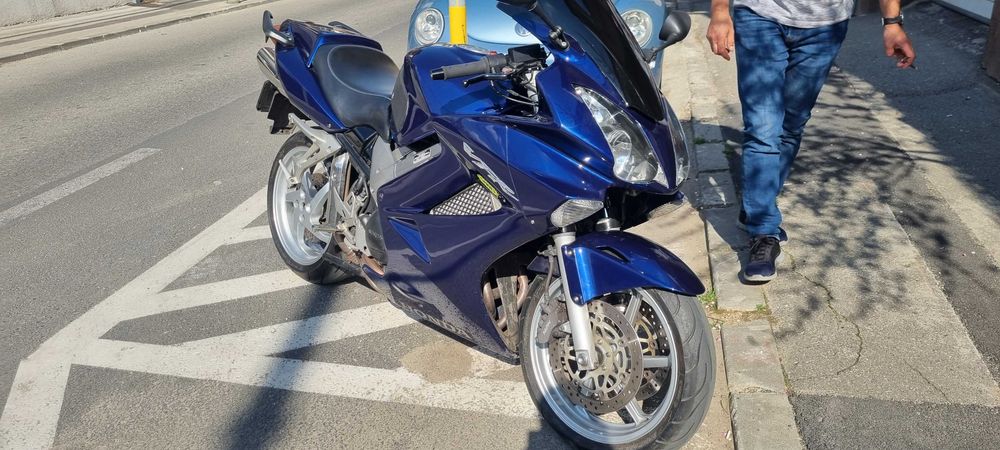 Honda vfr 800 v-tec