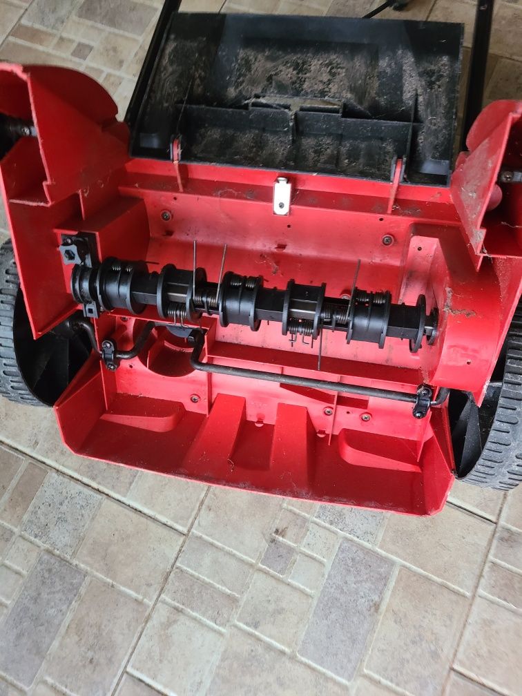 Vand masina de tuns iarba si scarificator