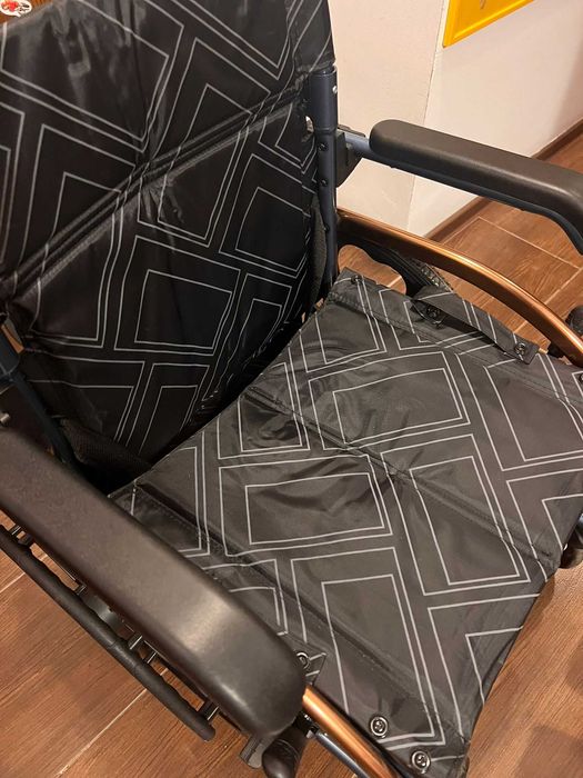 Scaun rotile (fotoliu rulant) din aluminiu, pliabil, manere rabatabile