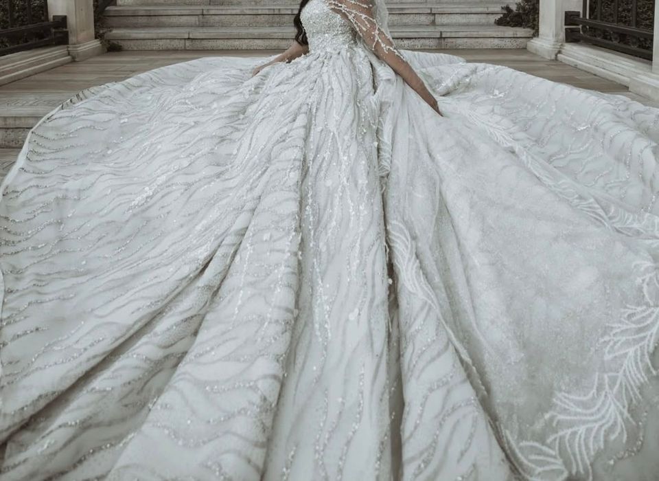 Булчинска рокля тип принцеса, було и аксесоари