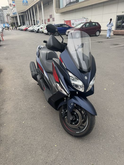 Scuter Suzukiburgman 400