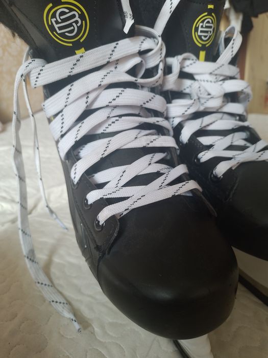 Коньки хоккейные