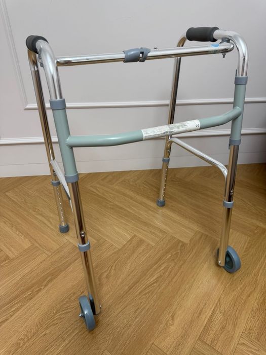 Ходунки взрослые куплены в ортоцентре