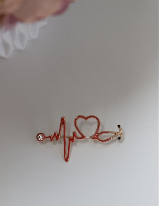 Брошки за медици