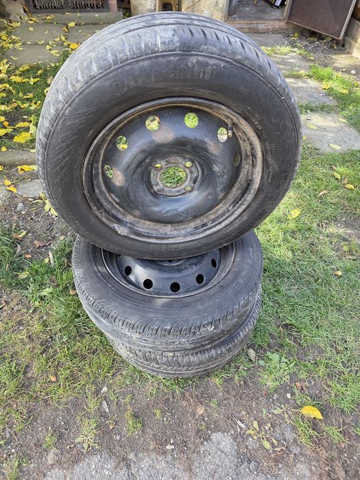 Vând Roti  185/65 R15 
150 de lei toate 3 
Jante de tabla