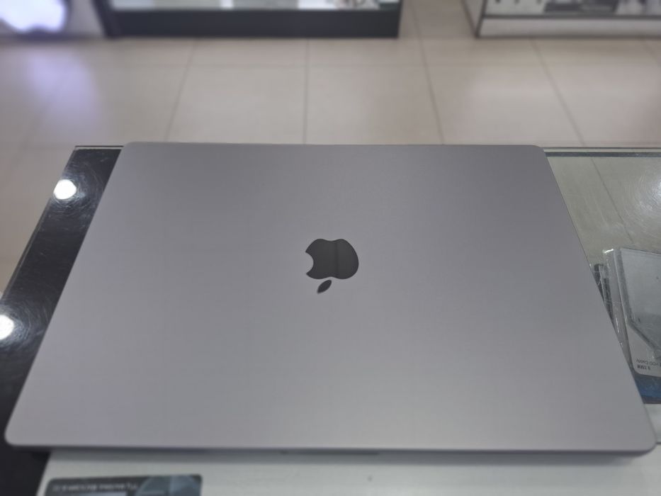 Macbook pro m1 pro 16" inch 16/512