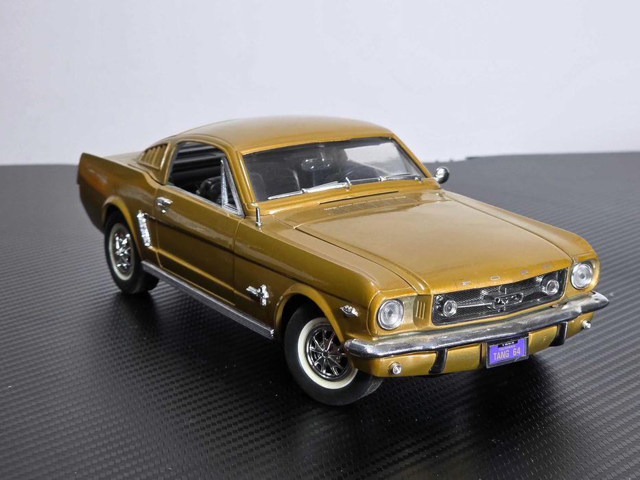 Macheta Auto 1/18 MIRA Ford Mustang 1964 1/2