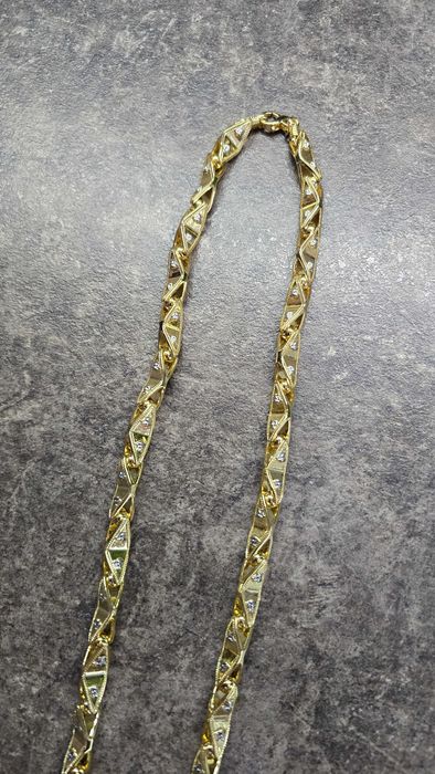 Позлатен мъжки ланец ланеца е нов