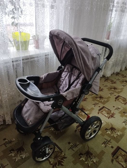 Коляска детская в отличном состоянии.