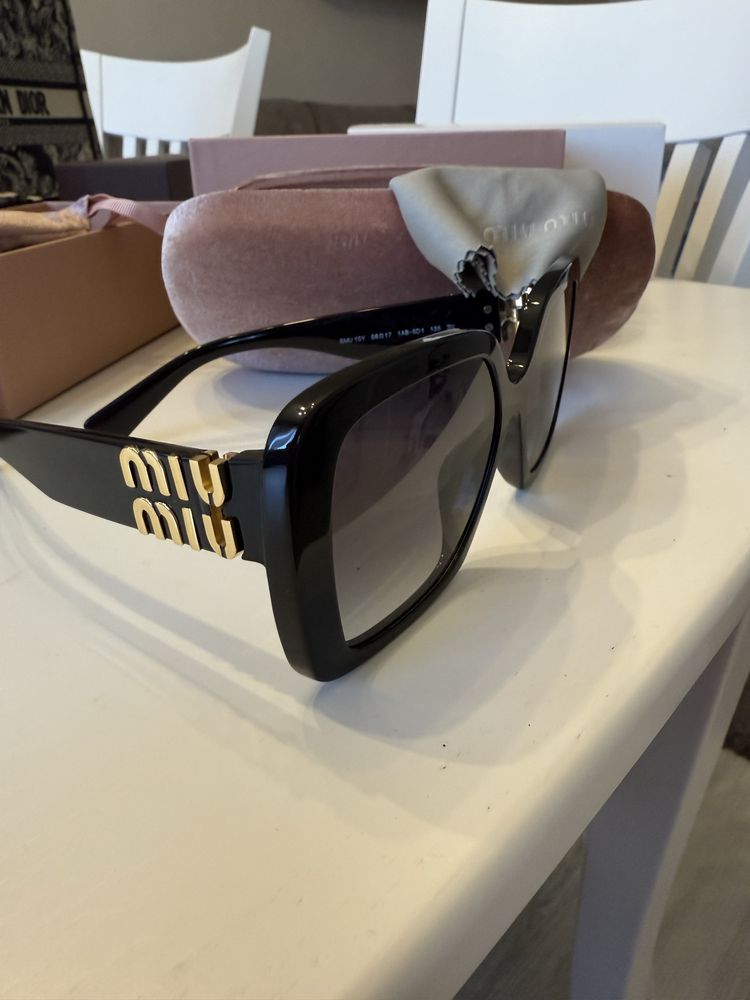 Miu Miu слънчеви очила
