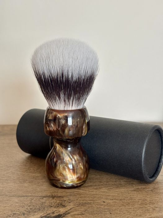 Pamatuf de barbierit - par bursuc sintetic - maner rasina caramel