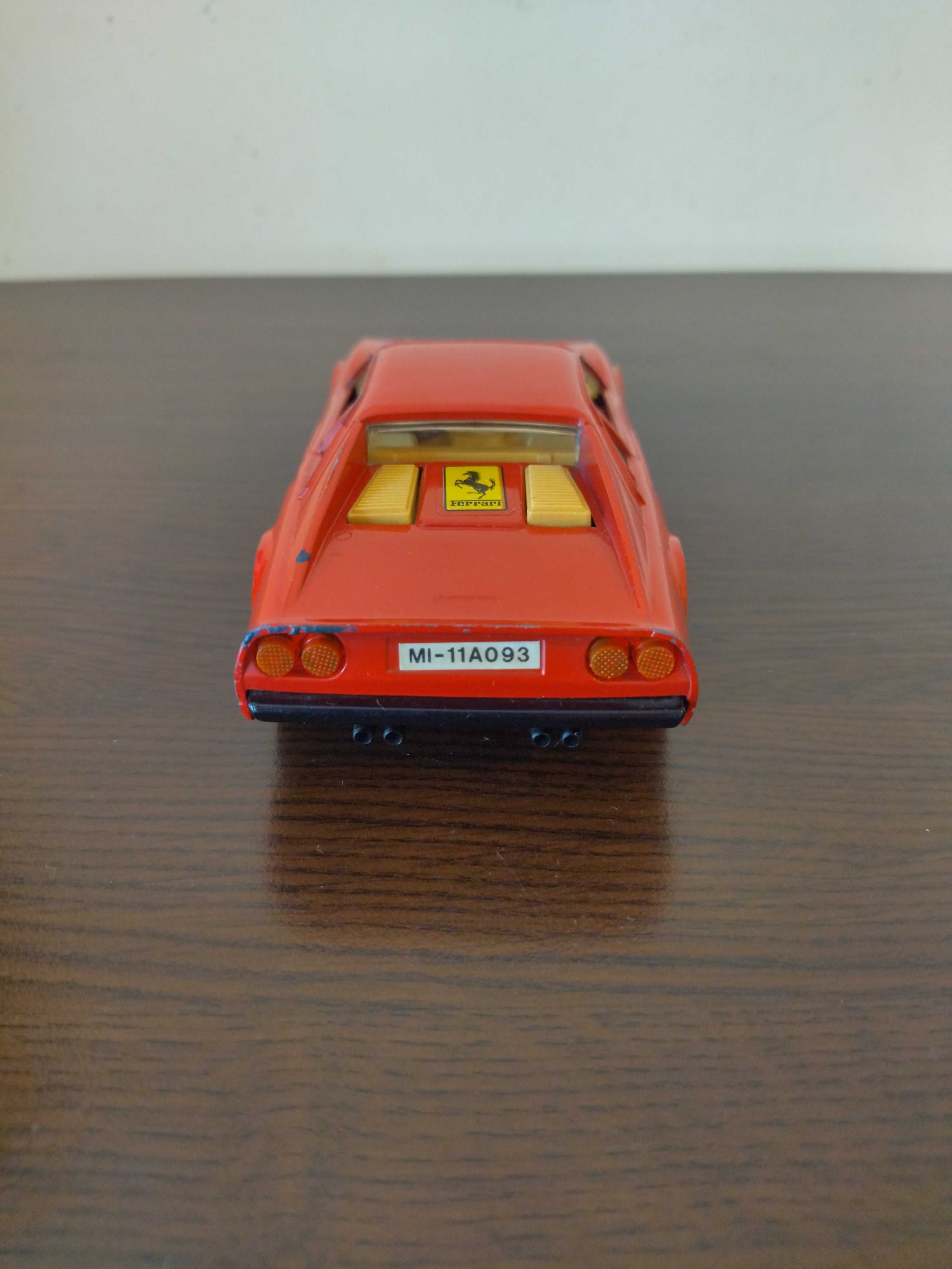 Продавам количка(метална) Bburago Ferrari 308 GTB 1/24