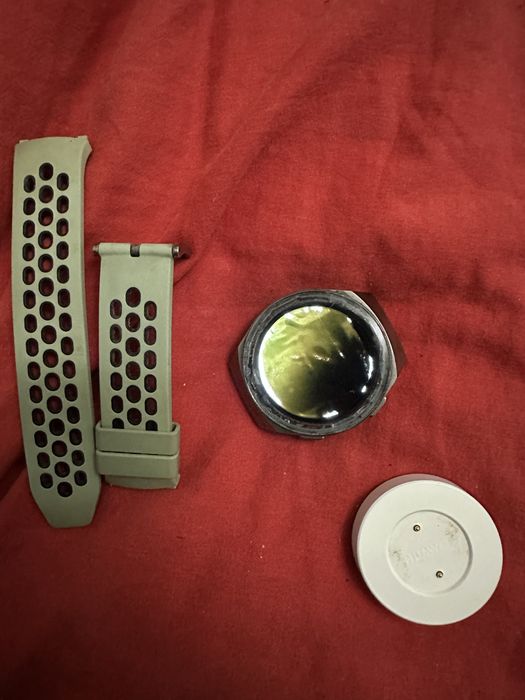 Huawei gt2e defect, se vinde pt piese, incarcator, curea!